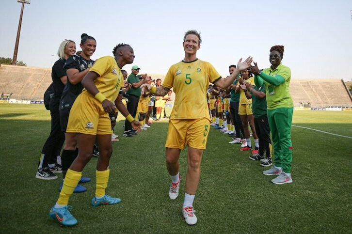 Janine Van Wyk se despide de la selección con récord y clasificación para la Copa África.