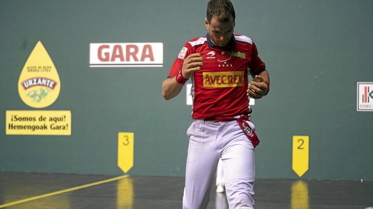 Sei hilabeteren ondoren, Unai Lasok berriz ere galtza zuriak jantziko ditu bihar.