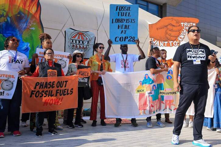 Protesta en Dubai contra la COP28 este martes.