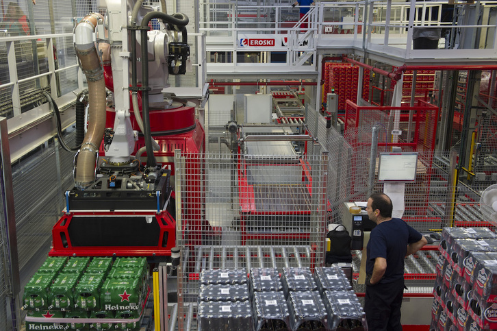 Almacén de Eroski, en Elorrio, donde trabaja la plantilla de Cecosa que ha conseguido la mejora salarial.