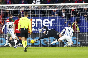 La mano de Herrera en el cabezazo de Merino.