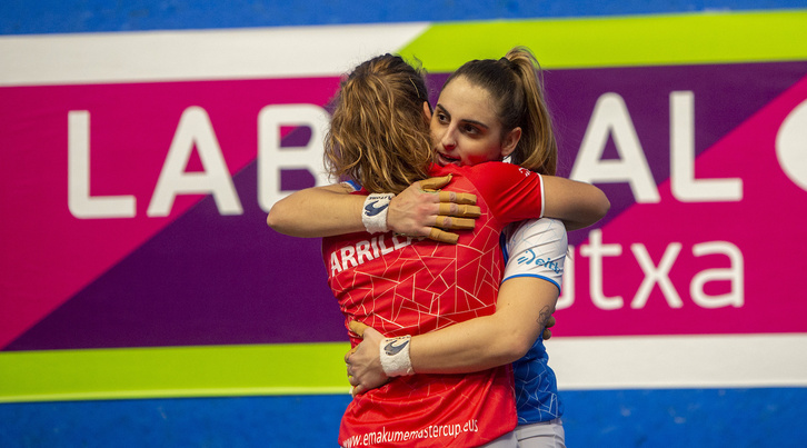 Arrillaga eta Aldairen arteko besarkada, 2021eko finalean.