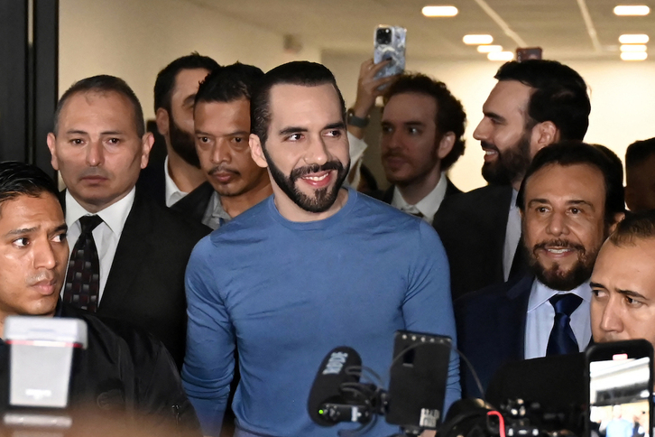 El presidente de El Salvador, licenciado por seis meses, Nayib Bukele.