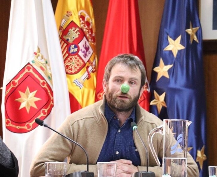 Imagen que Koldo Leoz ha publicado en X de un pleno de Lizarra en el que apoyaron a Pirritx, Porrotx y Marimotots.