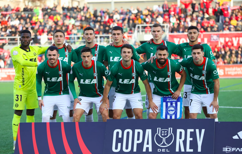 Alineación titular del Alavés ante el Terrassa. (@Alaves) Alineación titular del Alavés ante el Terrassa. (@Alaves)