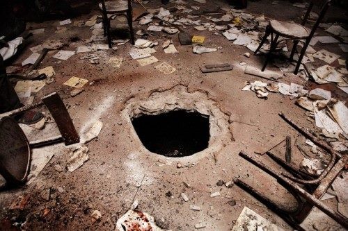 El cráter en el punto en que estalló la bomba. (Wikimedia Commons)