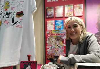 Kafetegi baten itxura eman nahi izan dio Kai Nakaik bere Durangoko Azokako postuari.