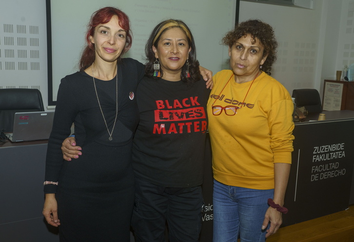 Carolina Clemente, Linda Porn y Ninfa, en su visita a Donostia.
