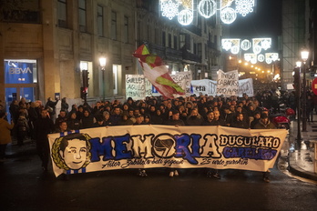 Una pancarta con el lema «Memoria dugulako gara» encabezó la manifestación.