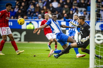 Omorodion ha fallado dos ocasiones claras antes de marcar otros dos goles en fuera de juego. 