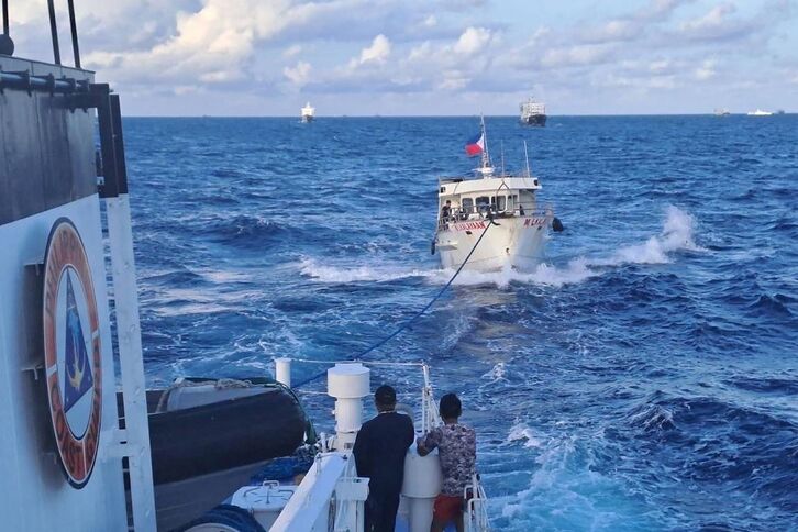 El buque M/L Kalavaan, afectado por el ataque chino, según la versión filipina.