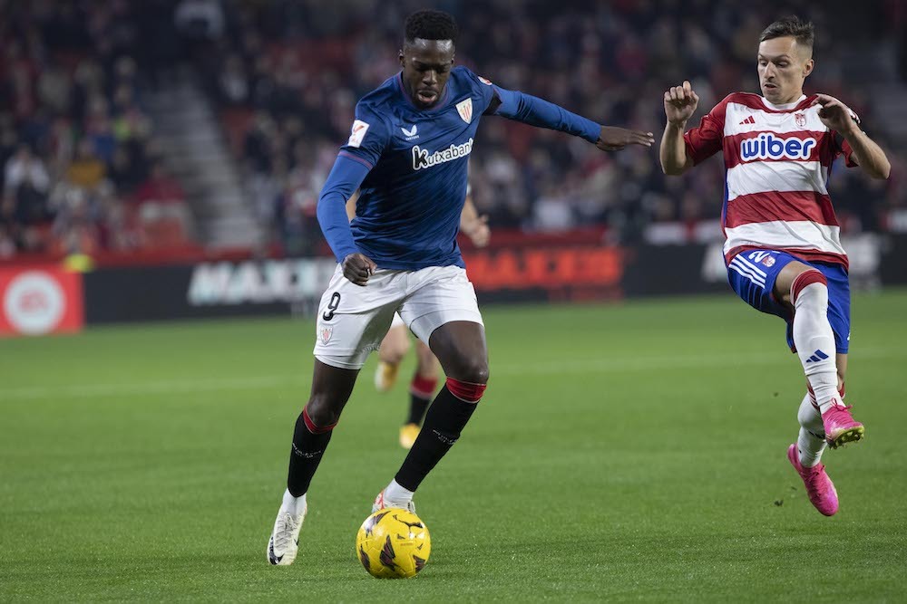 Williams ha podido marcar un segundo gol de cabeza en Granada. (Antonio Luis JUÁREZ / LA OTRA FOTO)