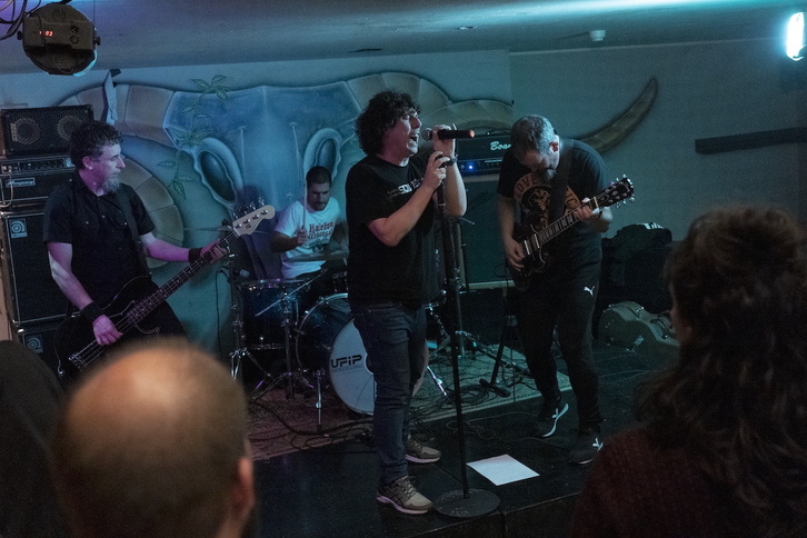 Leihotikan talde iruindarra gonbidatu dute Blister Sun mungiarrekin batera.