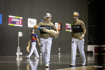 Goikoetxea eta Lekerika, partidako une batean solasean.