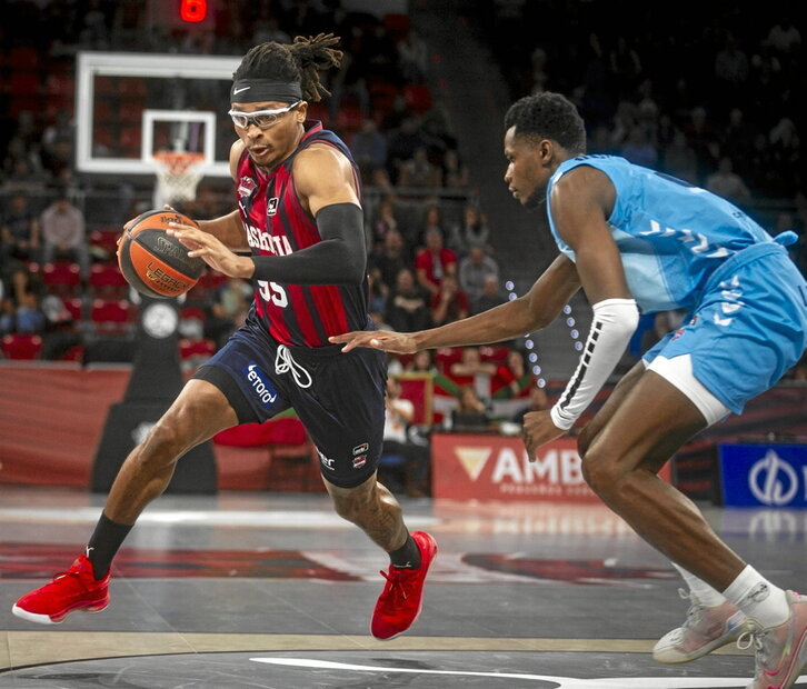 Chima Moneke lideró la reacción del Baskonia ante Palencia.