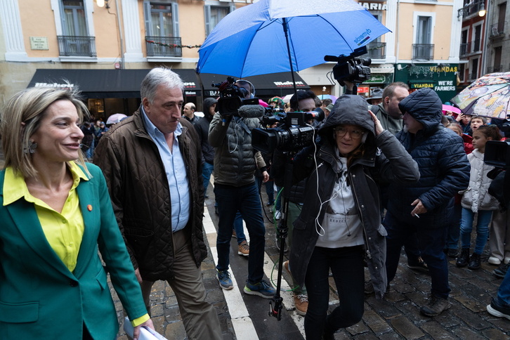 Miren Zabaleta y Joseba Asiron, esta mañana en Iruñea.