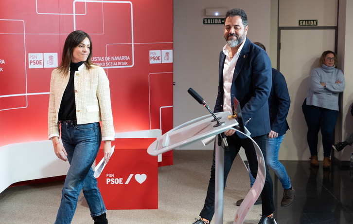 Marina Curiel y Ramón Alzórriz han comparecido en la sede del PSN para explicar el acuerdo alcanzado con EH Bildu.