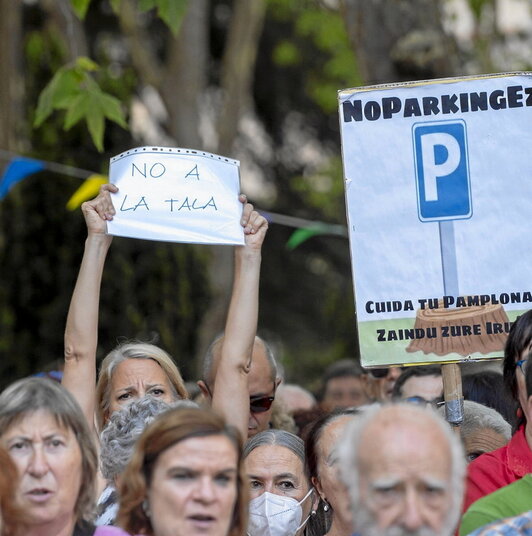 Zangoza kaleko aparkalekuaren aurkako mobilizazio baten argazkia.