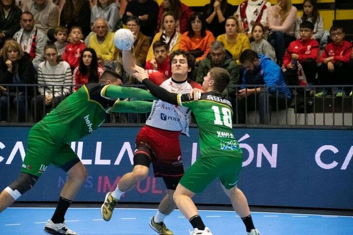 Helvetia Anaitasuna se ha diluido en un segundo tiempo en el que Nava ha remontado el encuentro.