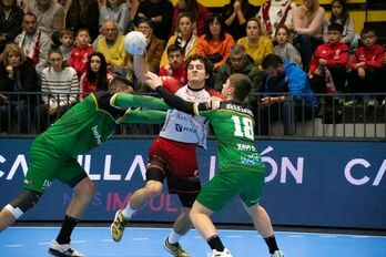 Helvetia Anaitasuna ha tenido que emplearse a fondo para traerse los puntos de la pista del Nava.