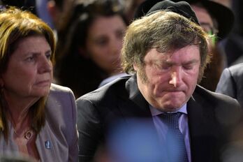 El presidente argentino, Javier Milei, con su ministra de Seguridad, Patricia Bullrich. 