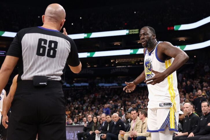 Draymond Green manifiesta su sorpresa ante su nueva expulsión.