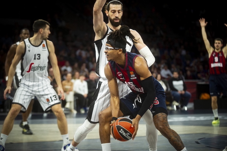 Tornike Shengelia frena en seco a Chima Moneke, y al Baskonia.