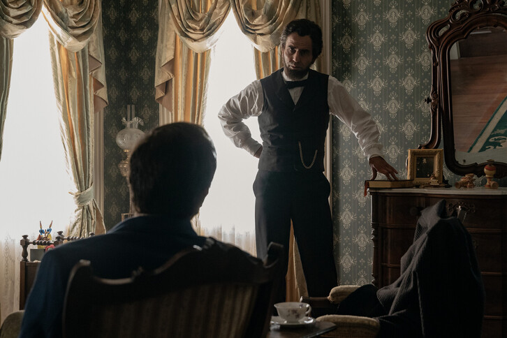 La serie narra la la búsqueda de John Wilkes Booth después de asesinar a Abraham Lincoln.