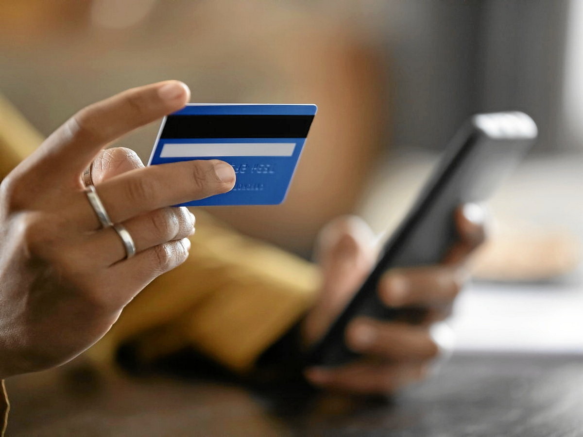 Datu finantzarioak webgune fidagarrietan bakarrik sartu behar dira. (GETTY IMAGES)