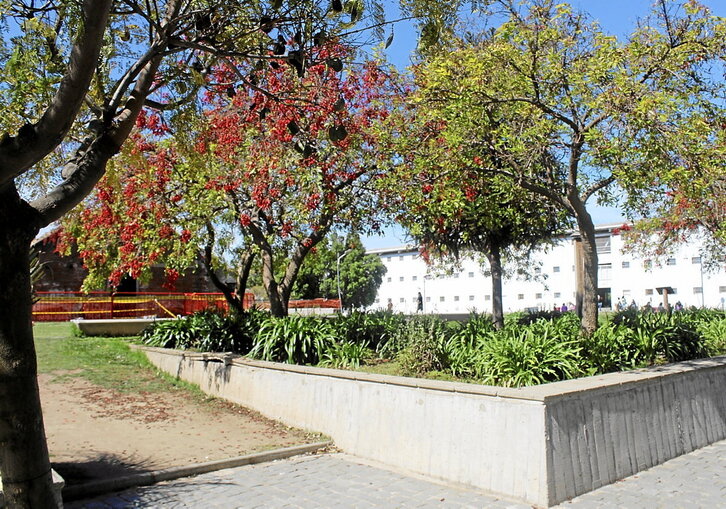 Valparaisoko Kultur Parkearen irudi desberdinak, lehen espetxea zen inguruan.