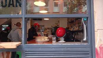 Ertzaintzak Kirruli tabernako langileak eta bertan zegoen jendea identifikatu ditu.