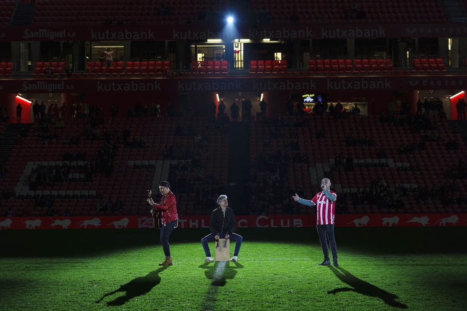 Ekitaldiari amaiera emateko, musika zuzenean egon zen.