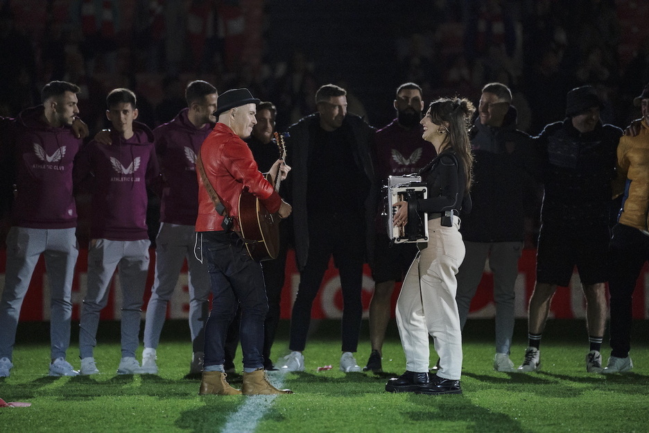 Gitarrak eta trikitixak bat egin zuten festari amaiera emateko.