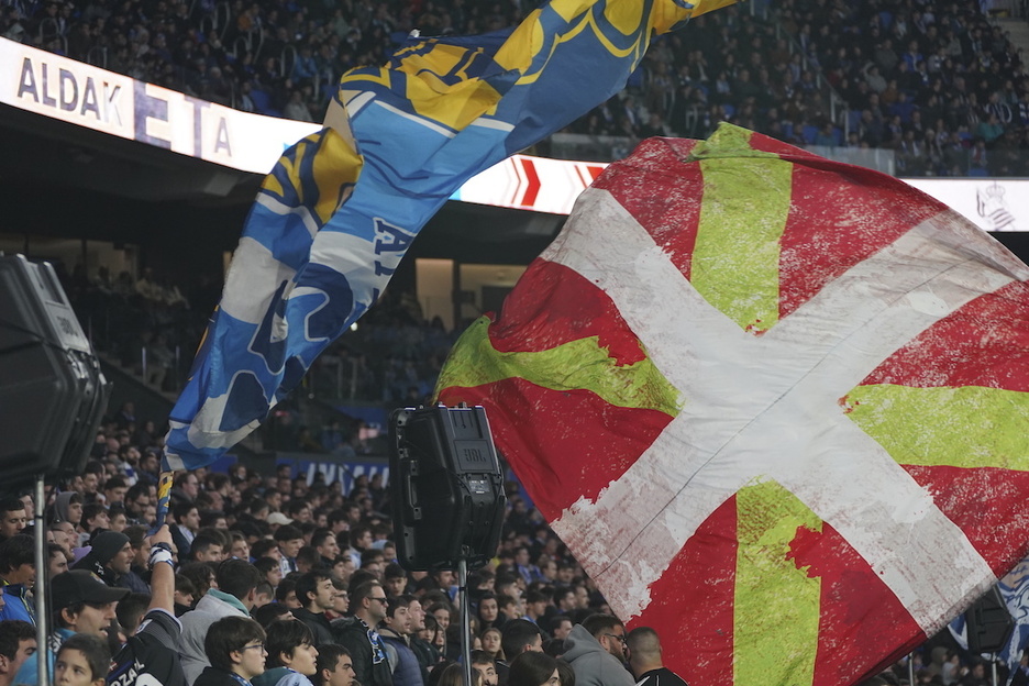 Ikurrina erraldoi bat ere ikusi ahal izan da Anoetan.