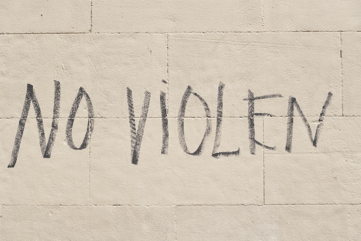 Una pintada contra las agresiones sexuales en Iruñea.