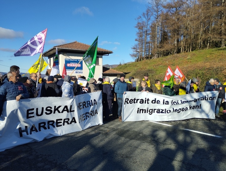 Movilización llevada a cabo, el sábado 16 de diciembre, en izpegi para pedir la retirada definitiva del texto antimigratorio.