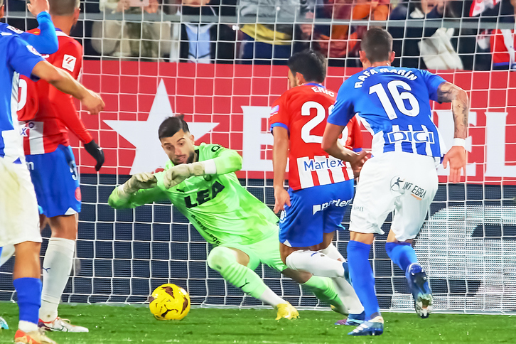 Sivera repele una de las oportunidades del Girona.