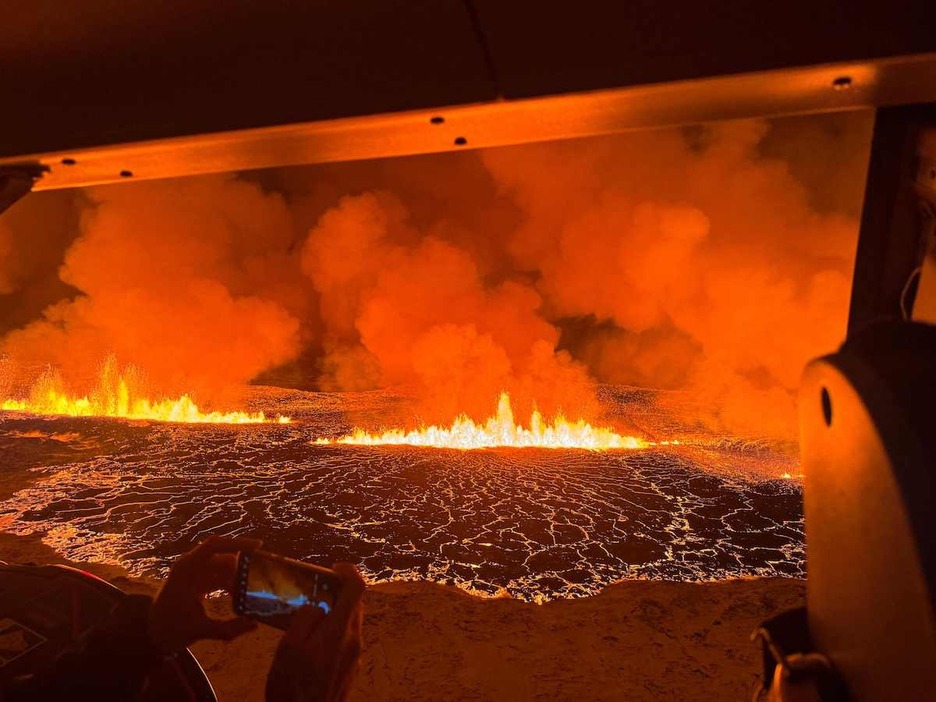Imagen de la zona de la erupción captada desde un helicóptero.