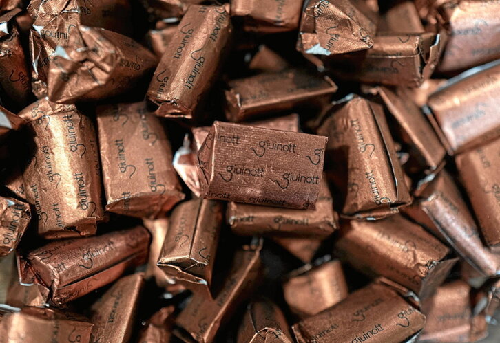 El «gianduiotto» de Turín tiene forma de prisma triangular de bordes redondeados.