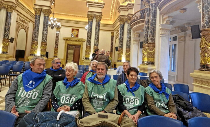 Algunas de las personas que asistieron al pleno donostiarra.