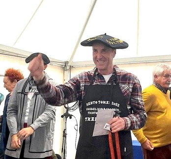 Carlos Lekube, 2022ko saria jasotzen.