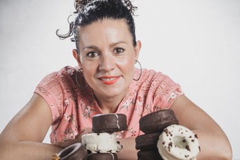 Ainara Abasolok edozein intolerantzia mota duten pertsonentzako ogia eta postreak egiten ditu.