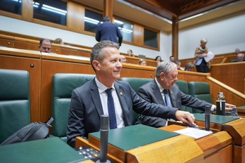 Lakuako Hezkuntza sailburu Jokin Bildarratz, Osoko Bilkuran.