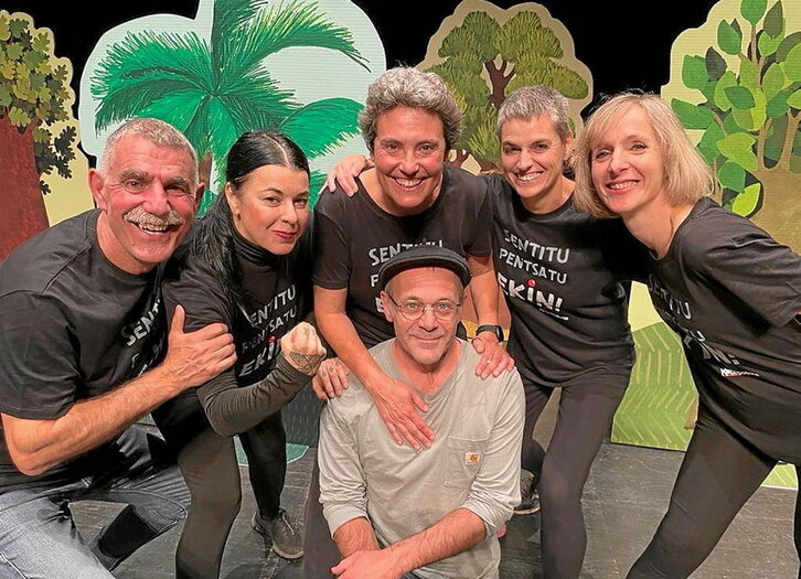 Sudurrean gorri eta bihotzean irri, horrela hezi gaituzue.