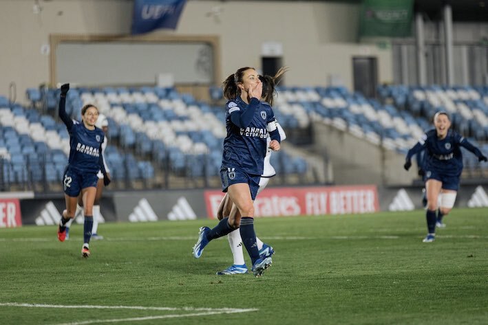 Thiney celebra el gol de la victoria parisina en Valdebebas. Paris FC