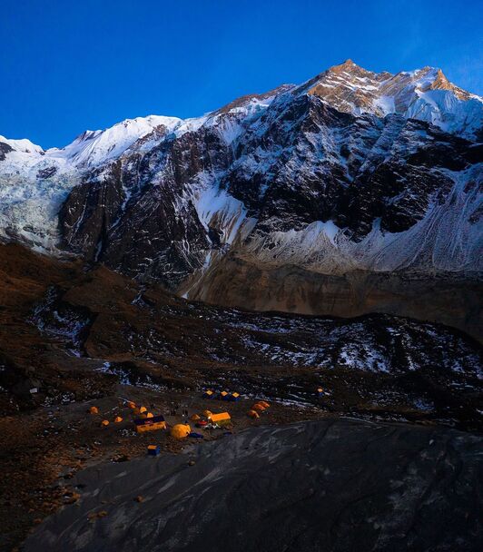 Alex Txikonen espedizioa Annapurnako oinarrizko kanpamendura iritsi da.