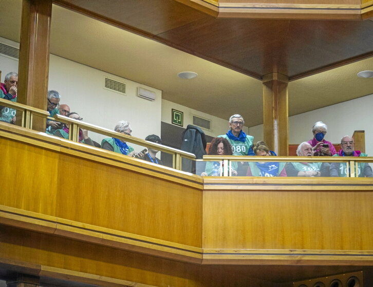 Un grupo de pensionistas asistió -y fue expulsado- a la sesión.