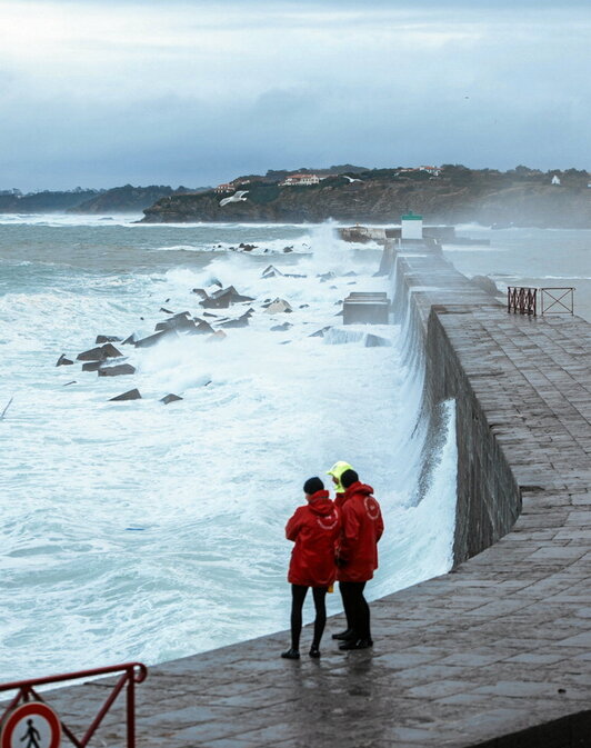 Poco antes de girar para dirigirse a puerto, el “Cycno”, se estrelló cerca del dique de Zokoa.