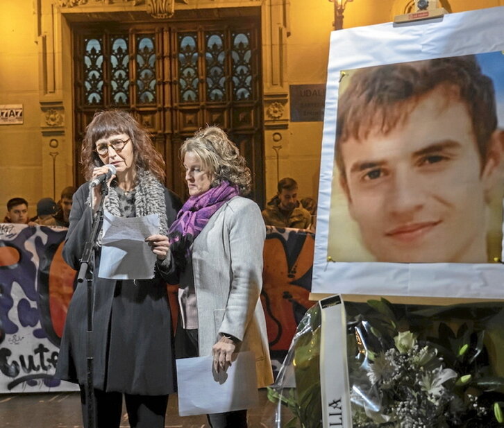 Concentración tras la muerte del joven.