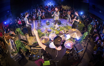 Huntza taldeak agur esango die zaleei martxoan. Argazkian, NAIZek antolatutako kontzertuetan eskainitako saioa. 